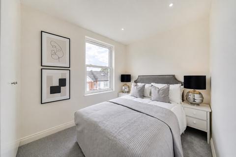 3 bedroom flat for sale, Replingham Road, Southfields, London, SW18