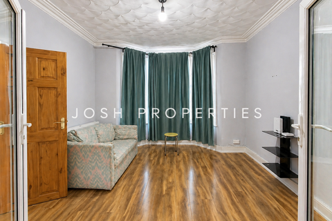 3 bedroom terraced house to rent, St. Olaves Road, London E6
