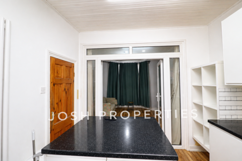 3 bedroom terraced house to rent, St. Olaves Road, London E6