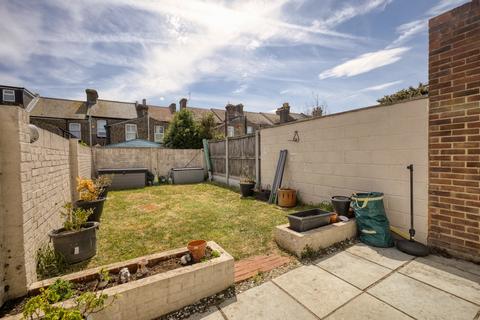 2 bedroom end of terrace house for sale, St Davids Road, Ramsgate, Kent, CT11