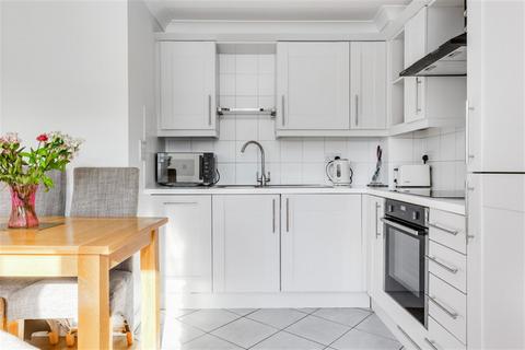 2 bedroom flat for sale, Trafalgar Court, Cobham, KT11