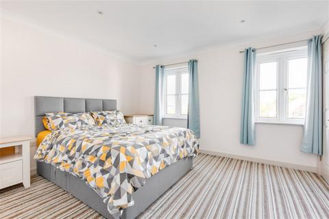 2 bedroom flat for sale, Trafalgar Court, Cobham, KT11