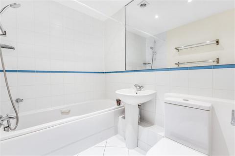 2 bedroom flat for sale, Trafalgar Court, Cobham, KT11