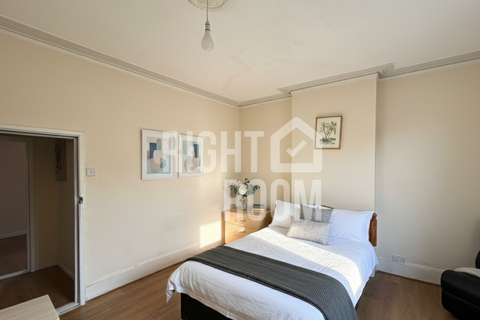 undefined, 3 Bed Flat, Somers Road, Southsea PO5