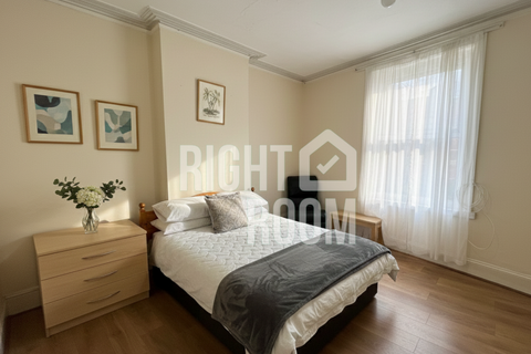 undefined, 3 Bed Flat, Somers Road, Southsea PO5