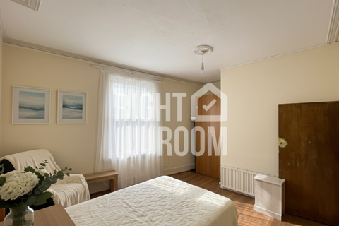 undefined, 3 Bed Flat, Somers Road, Southsea PO5