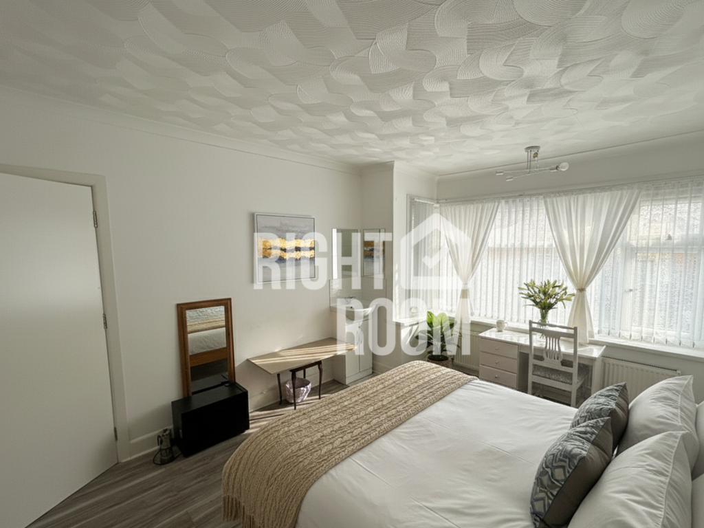 House in Southampton, Hollybrook - View 2
