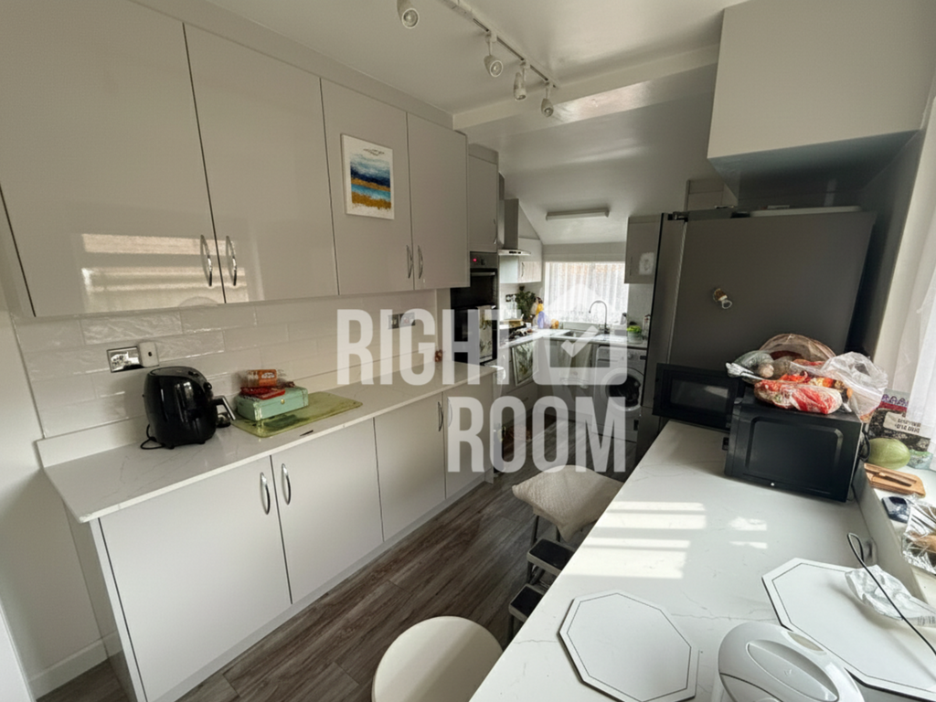 House in Southampton, Hollybrook - View 3