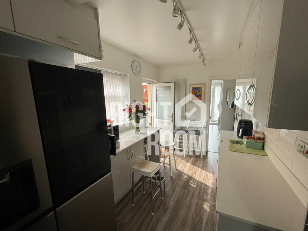 House in Southampton, Hollybrook - View 4