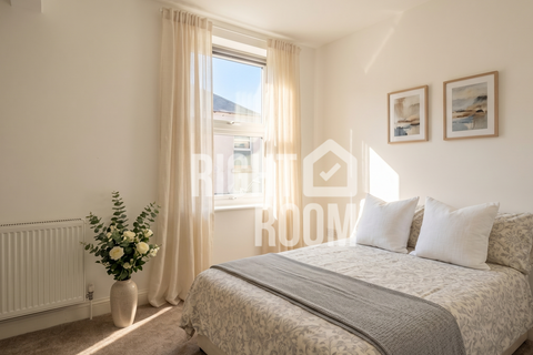 undefined, 5 Bed Flat, Albert Road, Southsea PO5