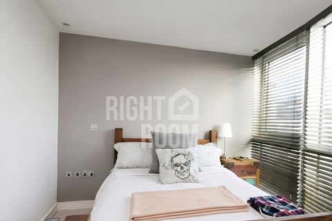 2 bedroom apartment to rent, 2 Bed Flat, No.1 Building Gunwharf Quays, Portsmouth PO1