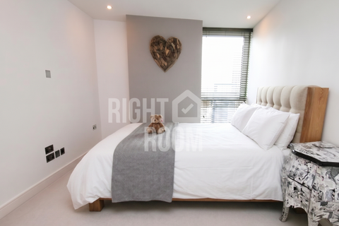 2 bedroom apartment to rent, 2 Bed Flat, No.1 Building Gunwharf Quays, Portsmouth PO1