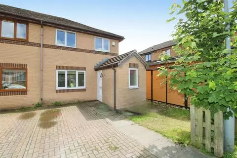 3 bedroom semi-detached house to rent, Bradford