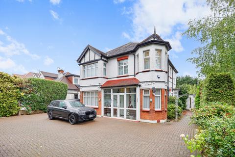 4 bedroom detached house for sale, Chase Side, London, N14