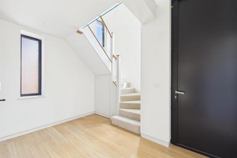 3 bedroom semi-detached house for sale, Kearton Close, Kenley CR8