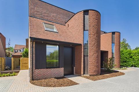 3 bedroom semi-detached house for sale, Kearton Close, Kenley CR8
