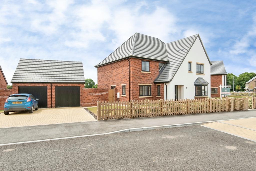 5 bedroom detached house for sale