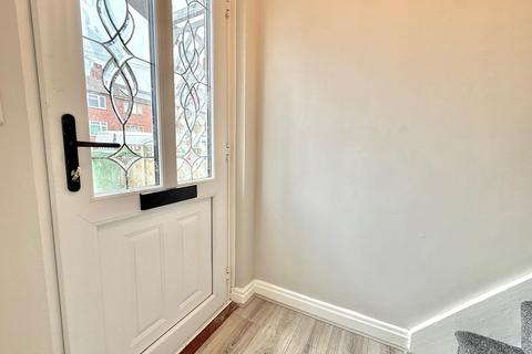 3 bedroom semi-detached house to rent, Ridge Crescent, Middlestown, Wakefield, West Yorkshire, WF4