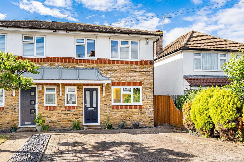 Detached house exterior, driveway