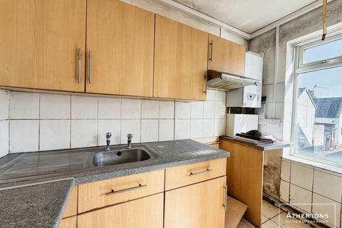 2 bedroom flat for sale, Bargates, Christchurch, Dorset, BH23 1QL