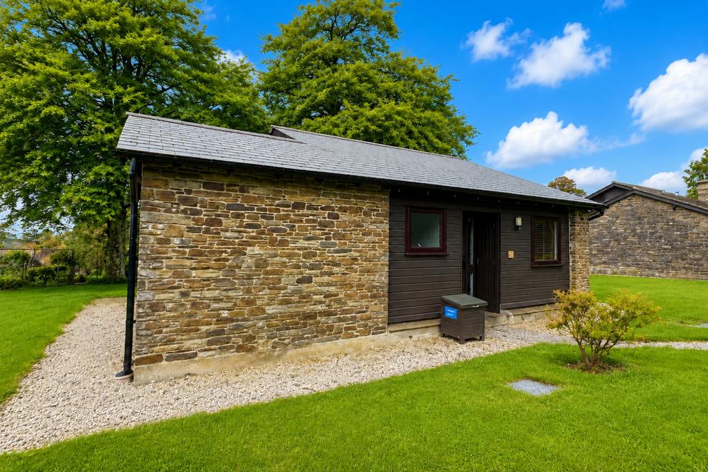 2 bedroom lodge for sale