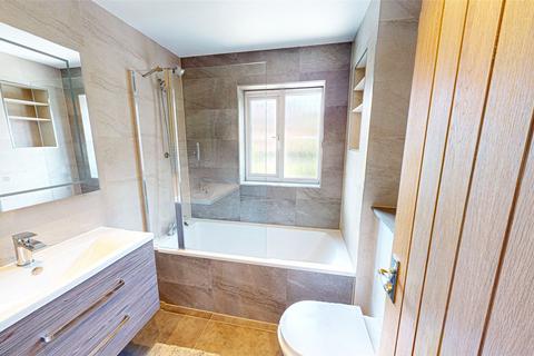 3 bed terraced house for rent in Wadlow Close, Manchester M3
