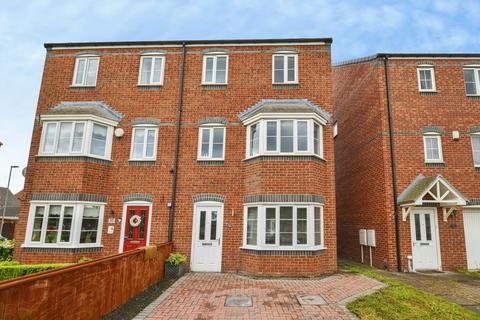 Semi-detached house - Oval View, Middlesbrough, North Yorkshire, TS4