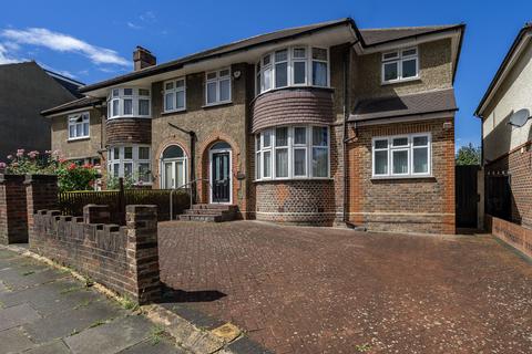 Rutland Gardens, Ealing, W13