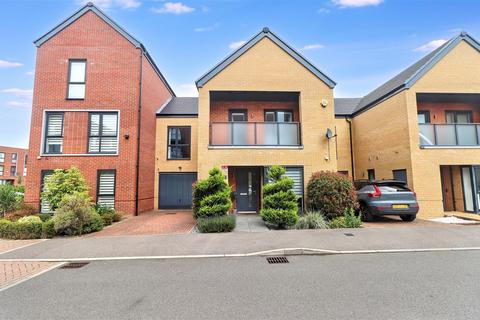 4 bedroom semi-detached house for sale, Holmesley Road, Borehamwood