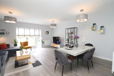 4 bedroom semi-detached house for sale, Holmesley Road, Borehamwood