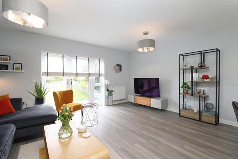 4 bedroom semi-detached house for sale, Holmesley Road, Borehamwood