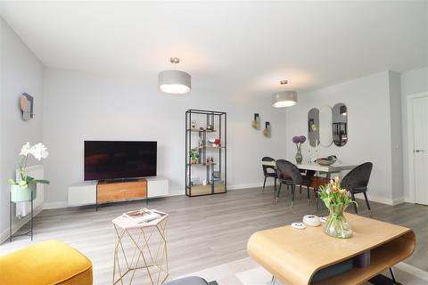 4 bedroom semi-detached house for sale, Holmesley Road, Borehamwood