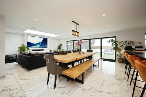 4 bedroom detached house for sale, The Close, Thurleigh, Bedford, Bedfordshire, MK44