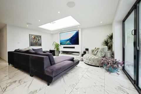 4 bedroom detached house for sale, The Close, Thurleigh, Bedford, Bedfordshire, MK44