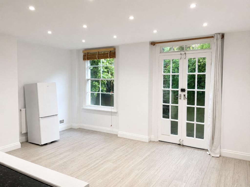 Apartment in Brighton, Round Hill - View 2