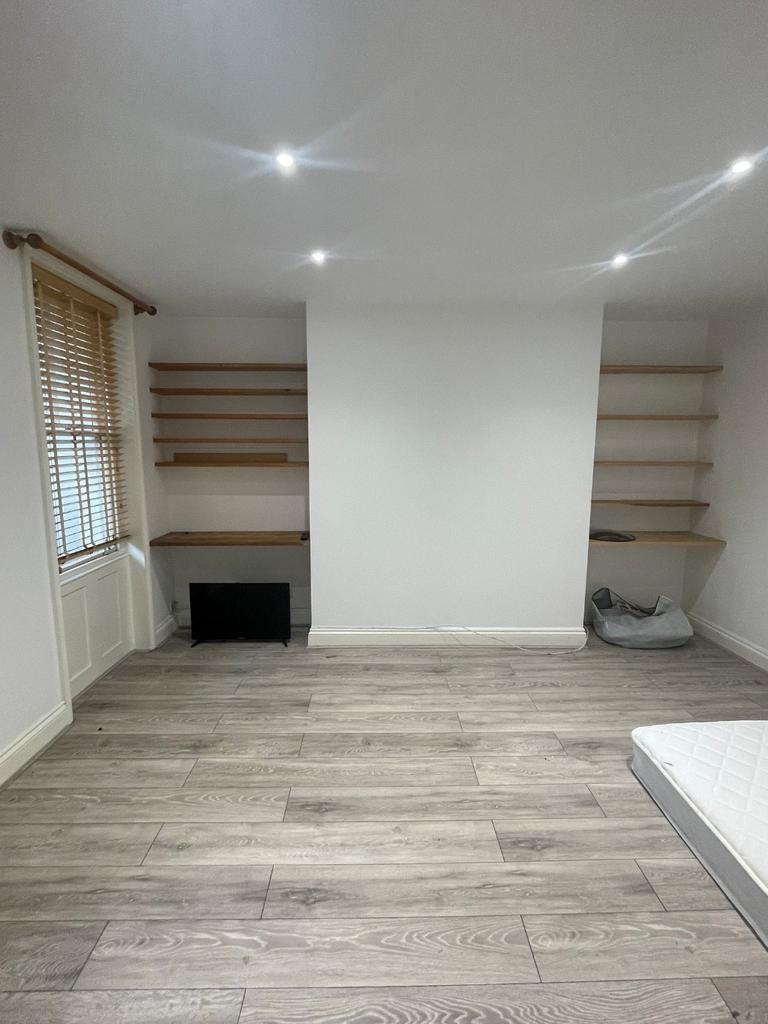 Apartment in Brighton, Round Hill - View 3