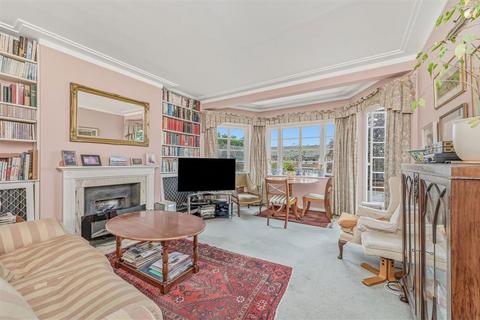 Roehampton Close, London SW15