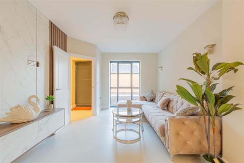 3 bedroom terraced house for sale, North Drive, Hounslow TW3