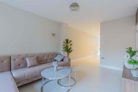 3 bedroom terraced house for sale, North Drive, Hounslow TW3