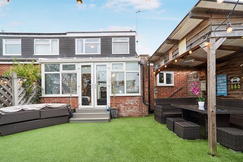 3 bedroom semi-detached house for sale, South View Crescent, Yeadon, Leeds