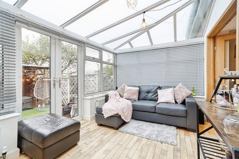 3 bedroom semi-detached house for sale, South View Crescent, Yeadon, Leeds