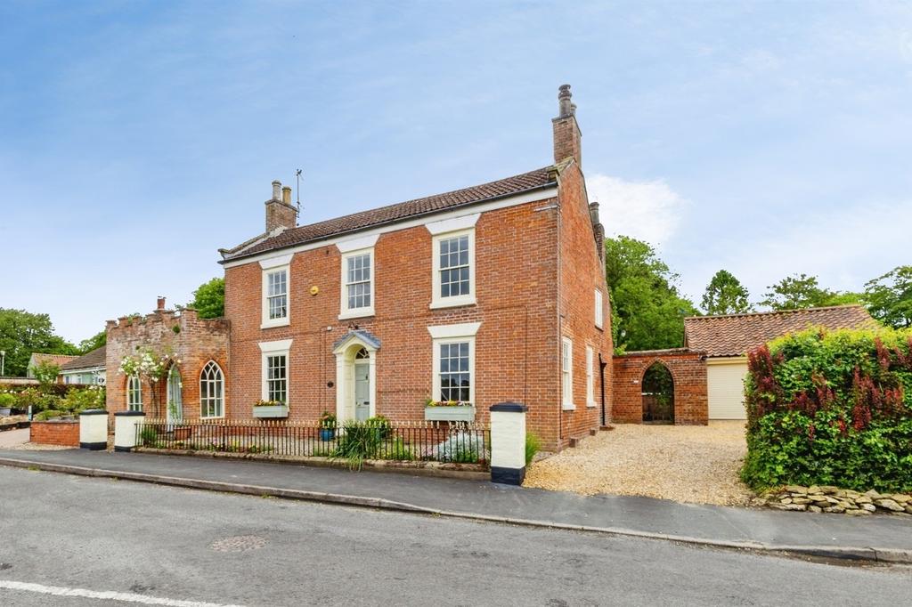 4 bedroom detached house for sale