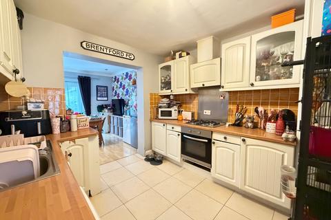 3 bedroom terraced house for sale, Cranford Avenue, Staines-upon-Thames TW19