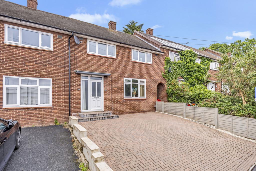 Detached house exterior, driveway