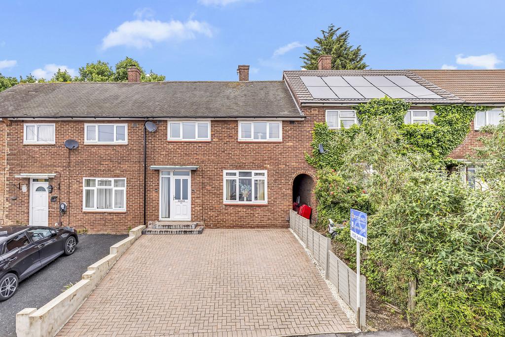 Detached house exterior, driveway
