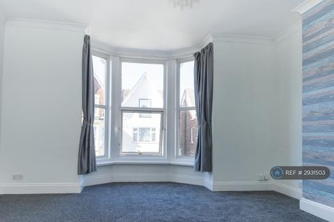 2 bedroom flat to rent, Waverley Grove, Southsea, PO4