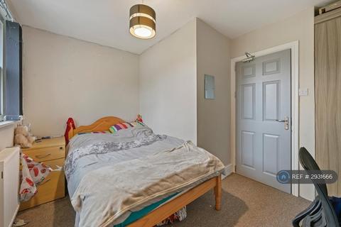 2 bedroom terraced house to rent, Avenham Terrace, Preston, PR1