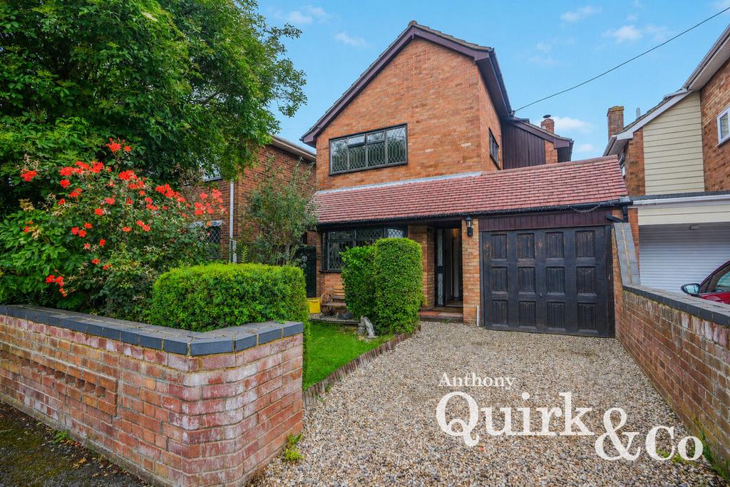 3 bedroom detached house for sale in Canvey Island on OnTheMarket