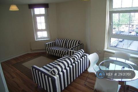 4 bedroom flat to rent, Chadworth House, London, EC1V