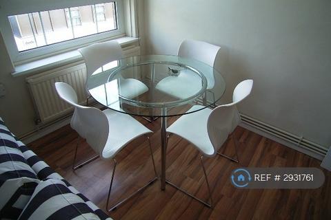 4 bedroom flat to rent, Chadworth House, London, EC1V